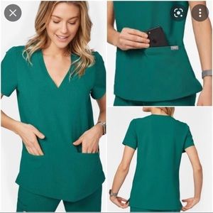 Figs Casma XXL Three Pocket Scrub Top in Hunter Green
